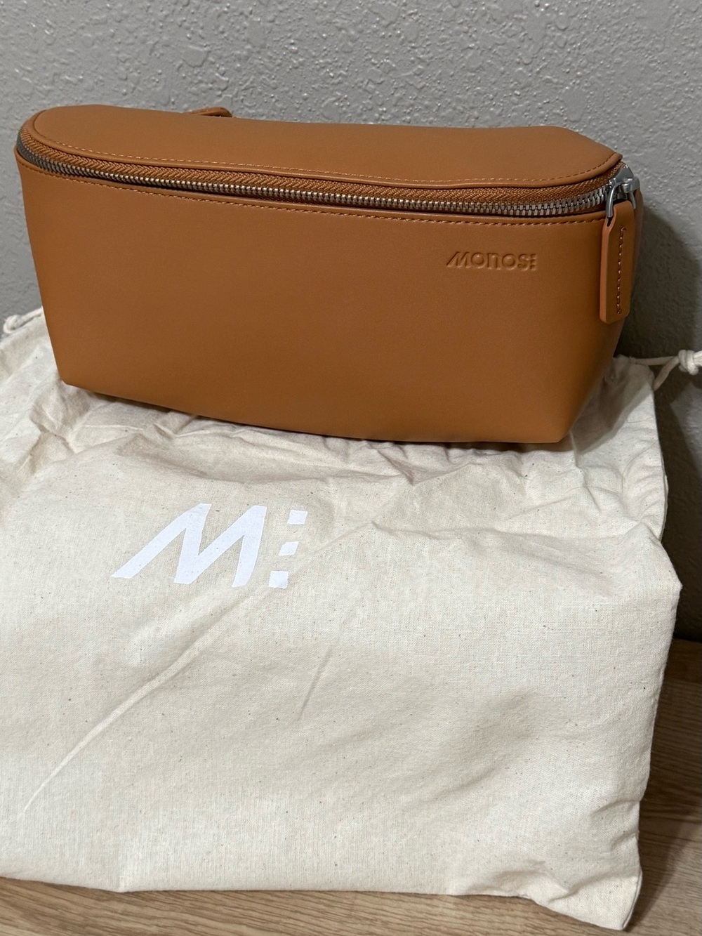MONOS: Metro Sling Cross Body